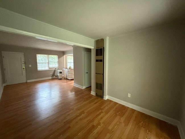 Building Photo - Charming One Bedroom Apartment In The Heart of Plaza Midwood!
