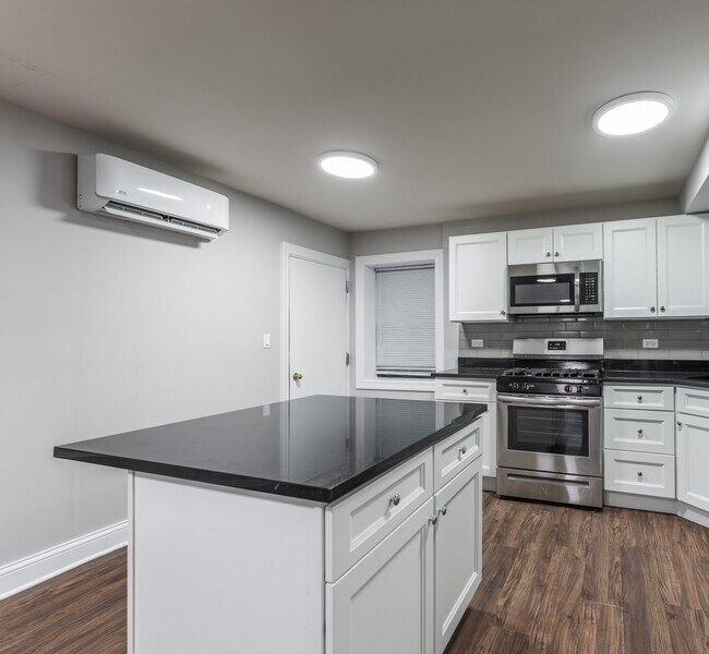 Foto del edificio - 5742 N Winthrop Ave