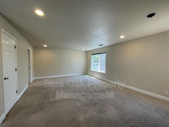 Building Photo - 1 La Casa Ct