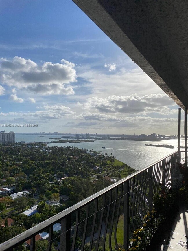 Foto del edificio - 780 NE 69th St