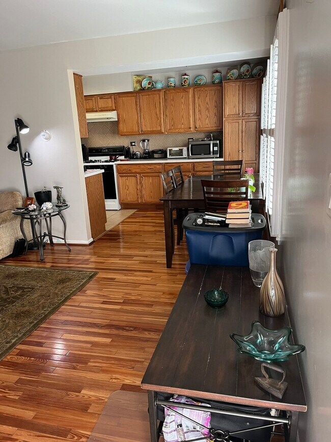 Foto del edificio - 384 Ashwood Ct