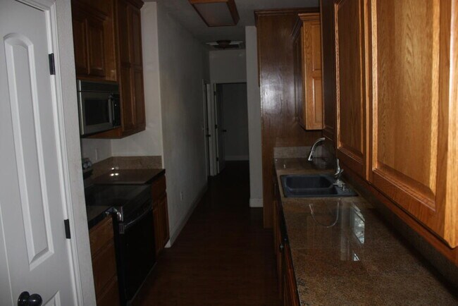 Foto del edificio - 443 Yorktown Blvd