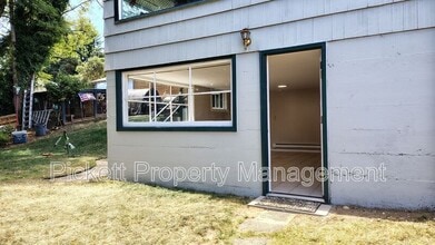 Building Photo - 4121 W D St