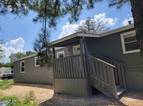 Building Photo - 305 Cedar Dr
