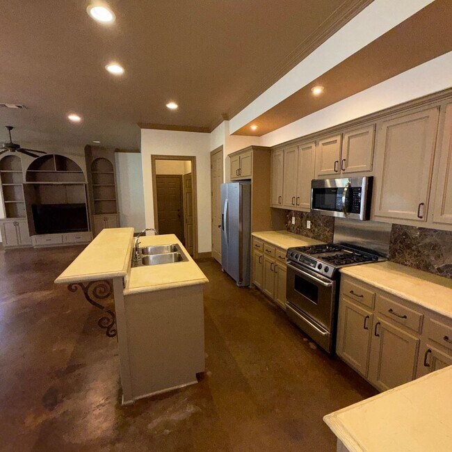Foto del edificio - 3 Bedrooms | 2 Bathrooms Custom home in desirable Springlake Subdivision
