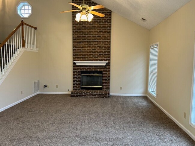 Foto del edificio - Eastwood home with 1st Floor Primary BR!   260210