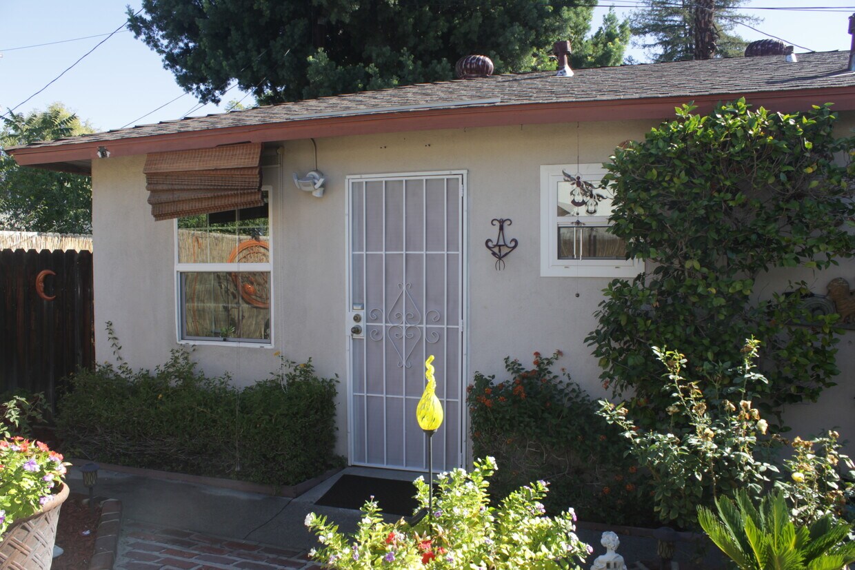 Front Door Exterior - 3045 Oneida St