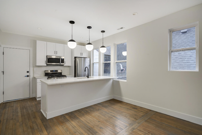 Foto del edificio - 2137 N Maplewood Ave