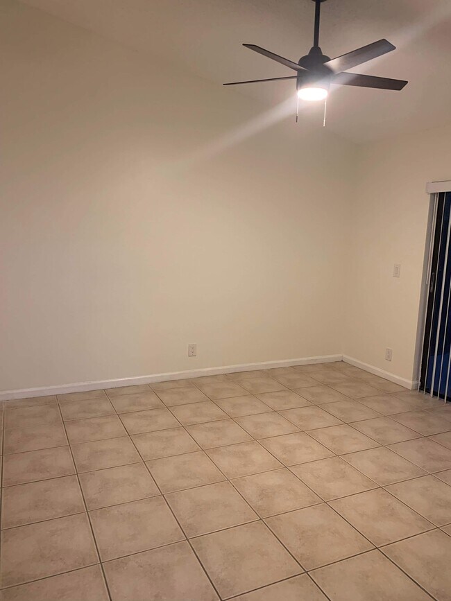 Building Photo - 1325 Periwinkle Pl