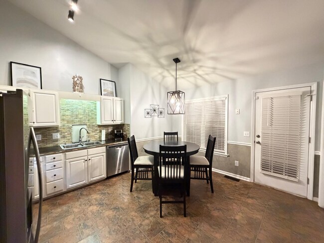 Foto del edificio - 5933 Old Plank Rd