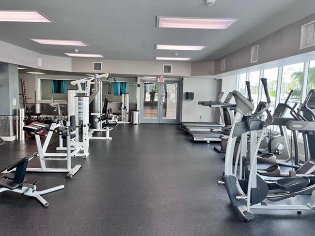 Foto del edificio - 275 NE 18th St