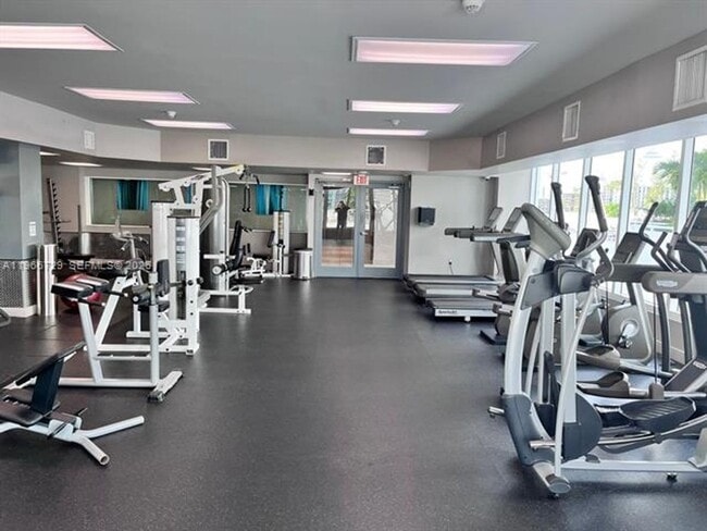 Building Photo - 275 NE 18th St