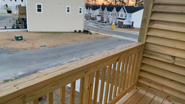 Foto del edificio - Room in Townhome on Summer Violet Ln