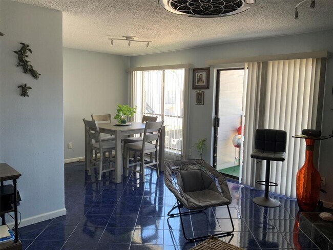 Foto del edificio - 3220 69th St