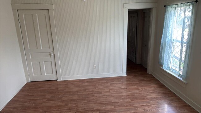 Foto del edificio - 145 Martz Ave
