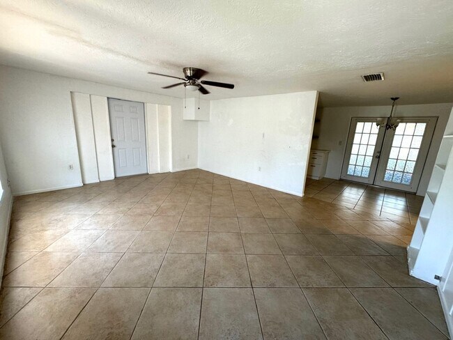 Building Photo - Spacious 2-Bed/2-Bath + Bonus Room Home fo...