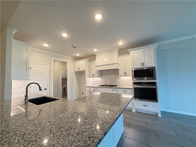 Building Photo - 805 Carlock Dr