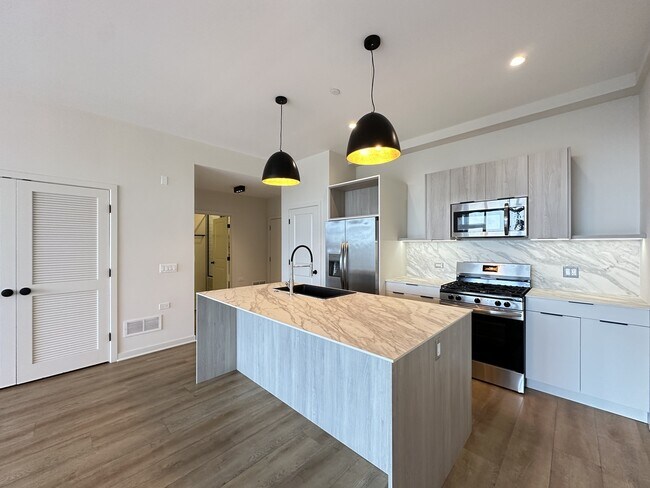 Foto del edificio - 6340 W Belmont Ave