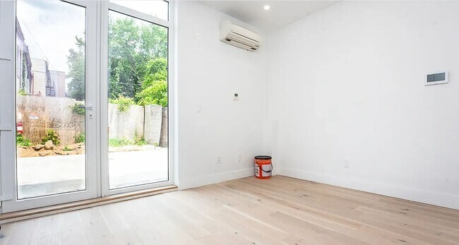 Building Photo - 491 Evergreen Avenue
