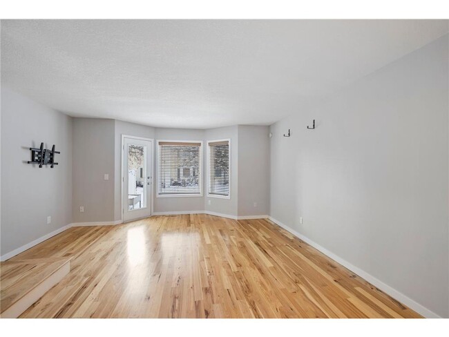 Building Photo - 214 5th Ave NE