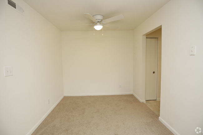 Foto del edificio - 206 Kings Mill Ct