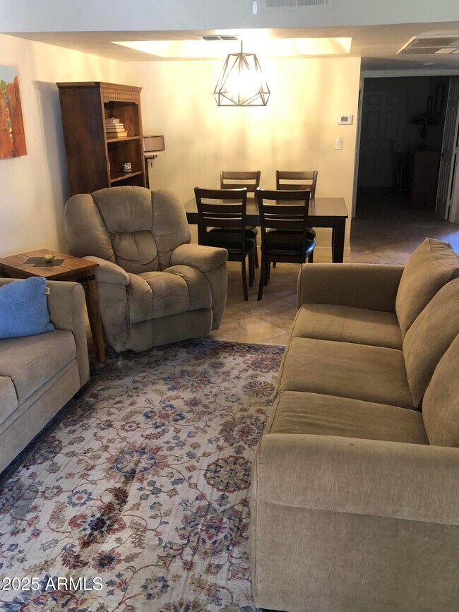 Foto del edificio - 9430 E Mission Ln