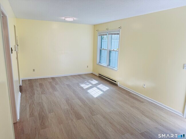 Foto del edificio - 64 Deerwood Ln