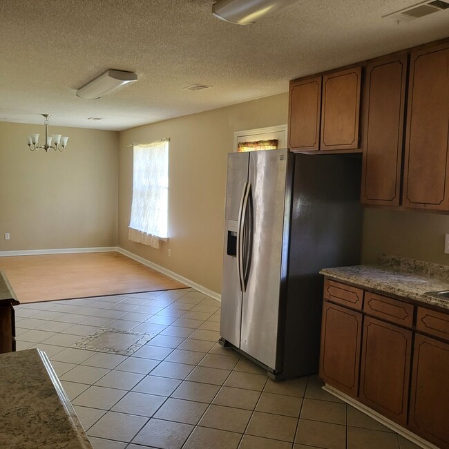 Building Photo - 726 Macey St