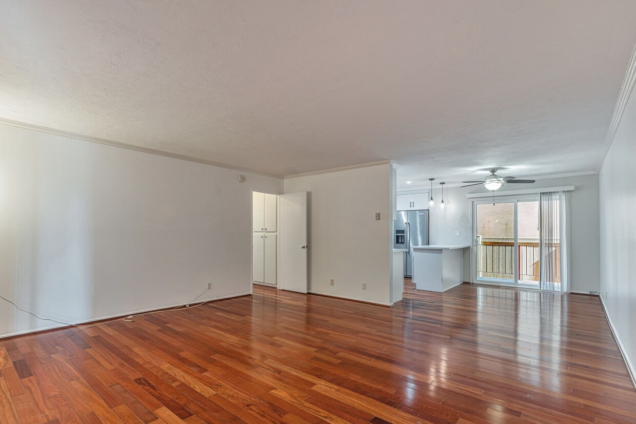 Primary Photo - 382 Coronado Ave