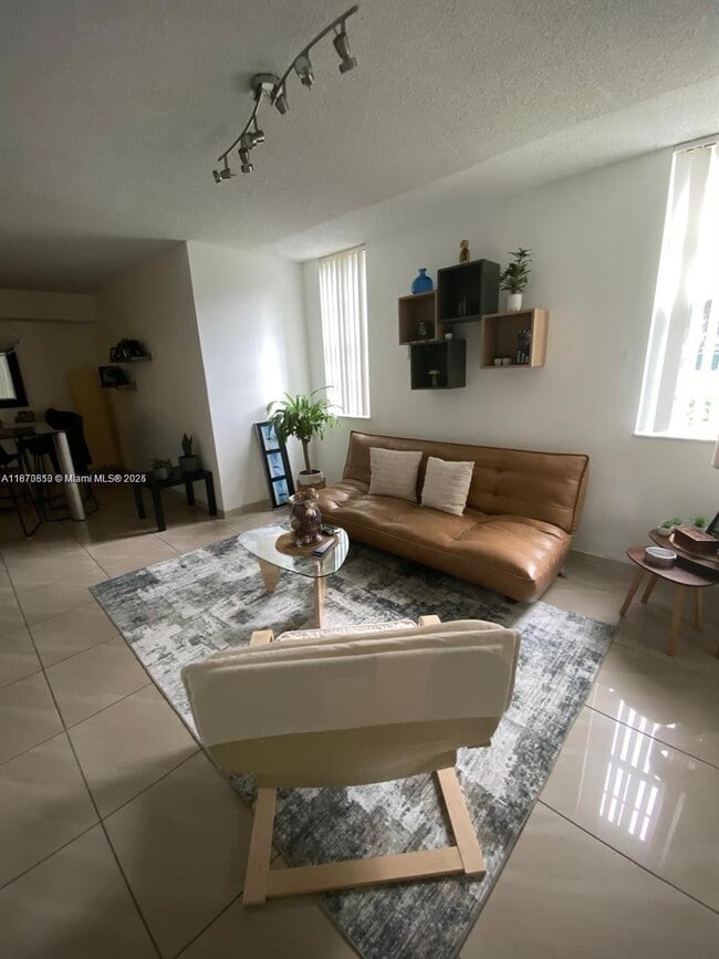 Foto del edificio - 4440 NW 107th Ave