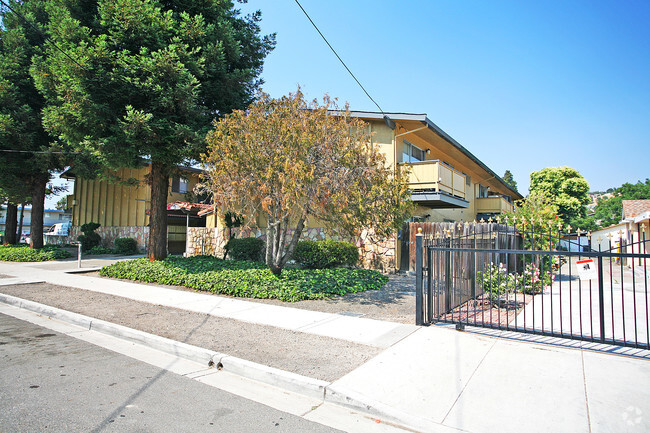 Building Photo - 16000 Mateo St