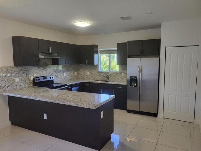 Photo - 1029 SW 11th Avenue 0 House