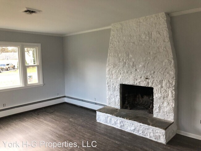 Building Photo - 4 br, 2 bath House - 80 Hillside Dr.