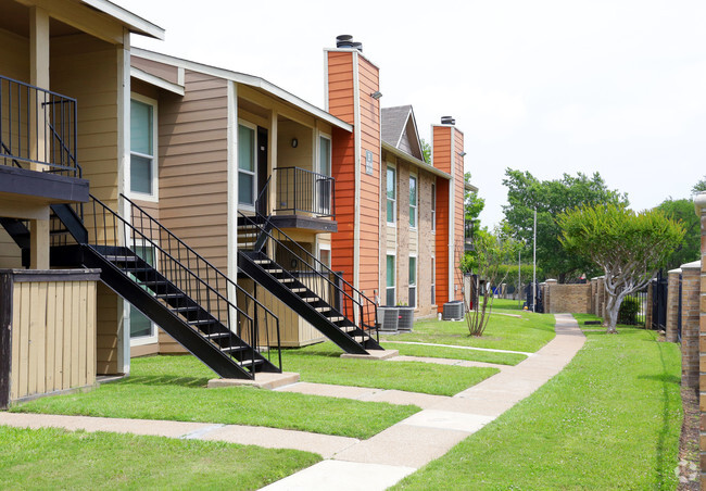 Building Photo - Bosque Estates Apartments