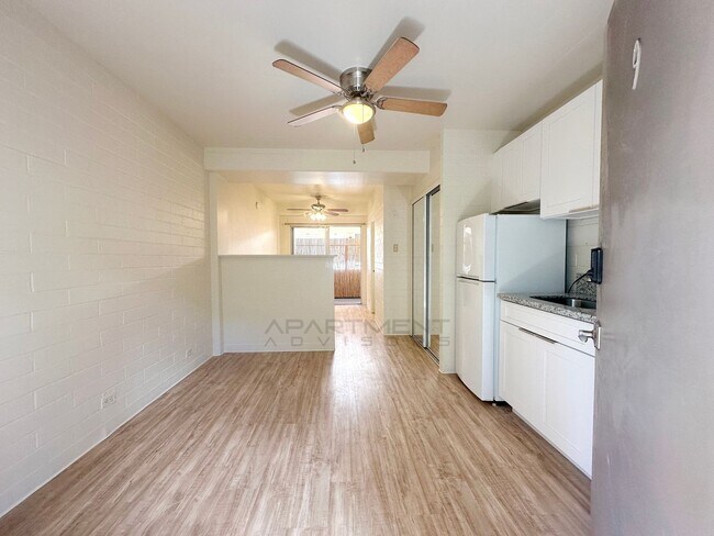 Foto del edificio - $500 1st Month Move-In Special! Near the B...
