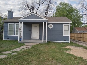 Building Photo - 2227 W Woodlawn Ave