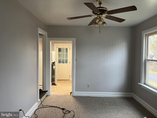 Building Photo - 202 N Hellertown Ave