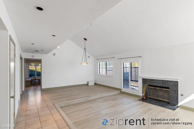 Foto del edificio - 4 br, 3 bath House - 451 Boothbay Ave, Fos...