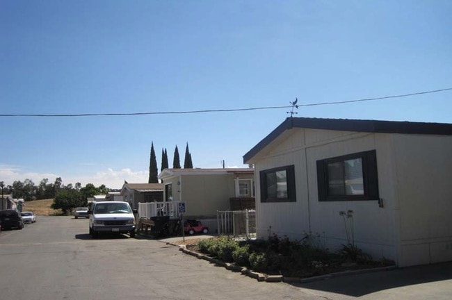 Foto del edificio - Twin Cypress Mobile Home Park