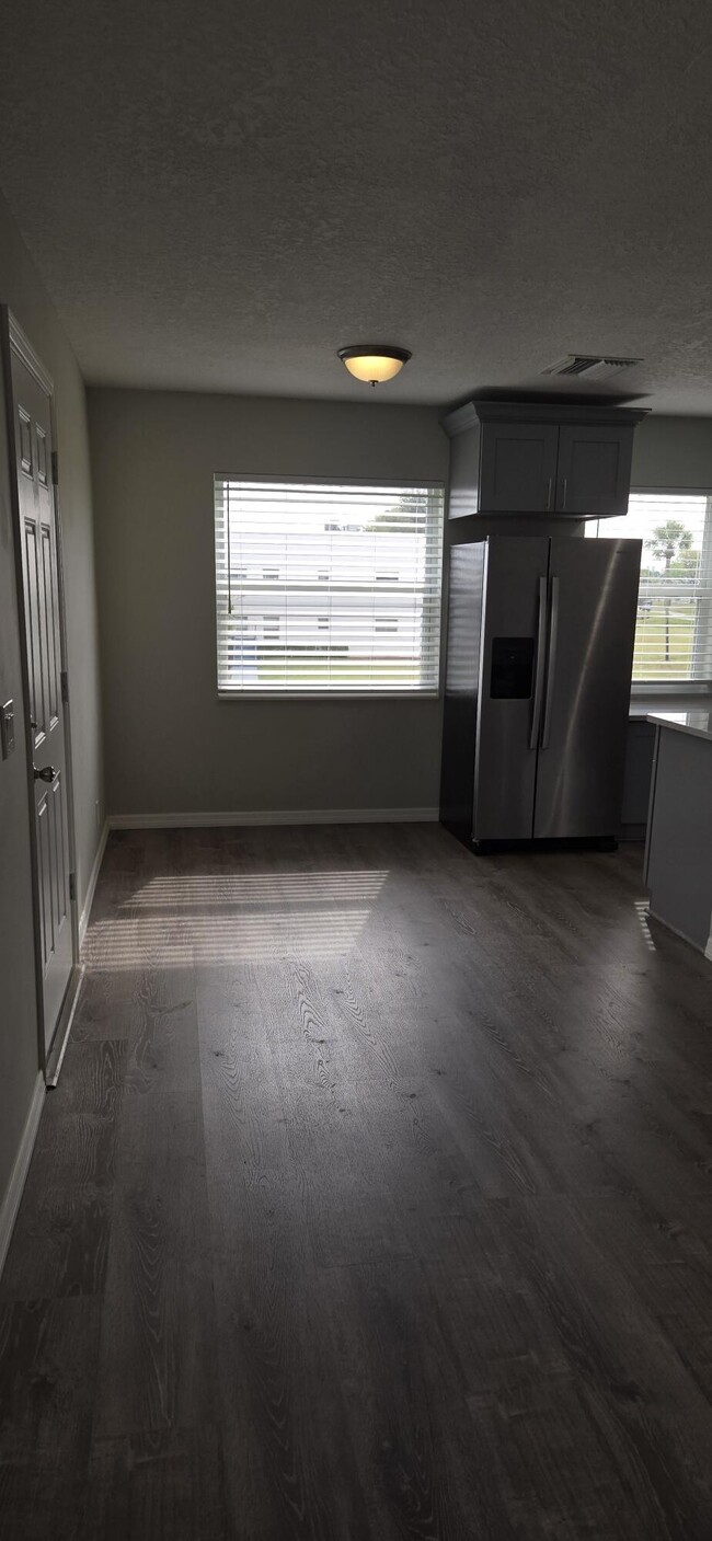 Foto del edificio - 192 Normandy Ln
