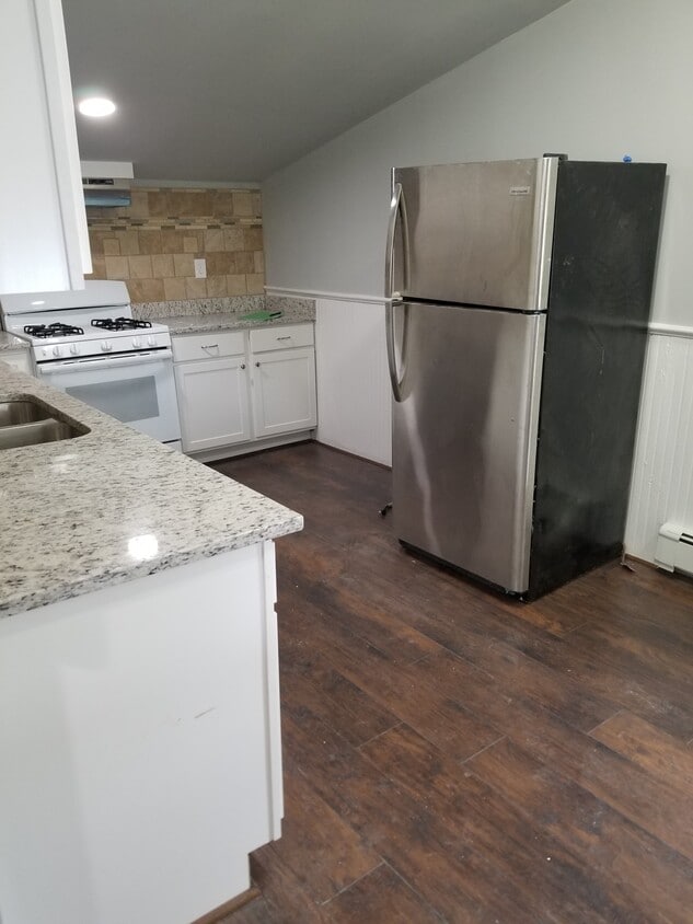 Kitchen - 402 W 1st St