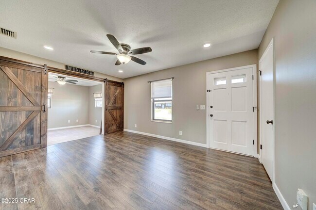 Building Photo - 114 S Kimbrel Ave
