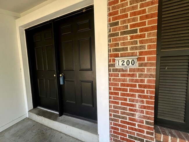 Building Photo - 1200 Auber Dr