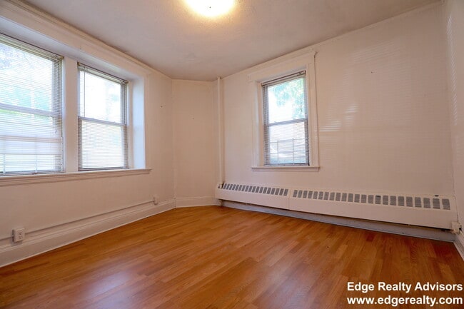 Foto del edificio - 130 Brainerd Rd