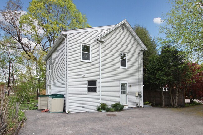 Building Photo - 925 Walnut St