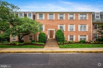 Building Photo - 6004 Westchester Park Dr