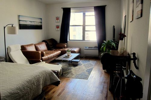 Foto del edificio - 220 E 10th St