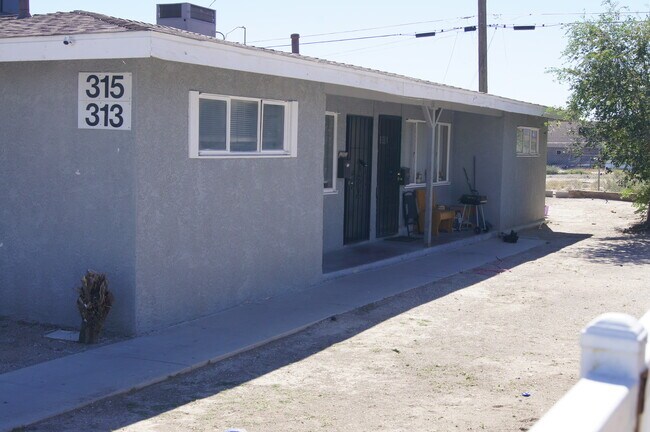 Foto del edificio - 313 Paul Ave