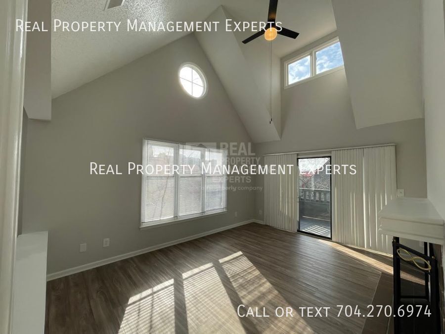 Foto principal - 9035 J M Keynes Dr