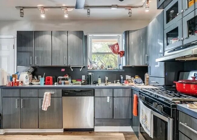 Building Photo - 9521 Ash Creek Dr